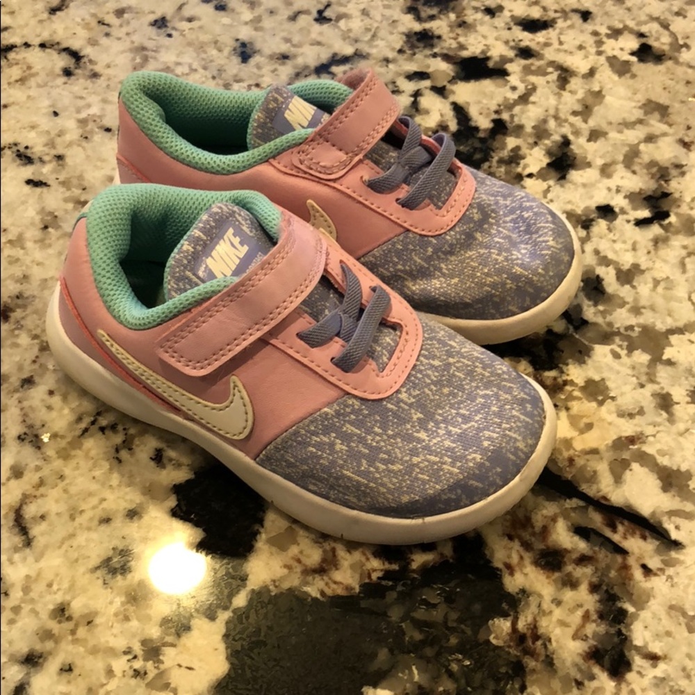 Girls Nike Sneakers Size 9c (toddler)